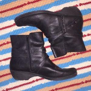 Women’s size 11 Aerosole ankle boots